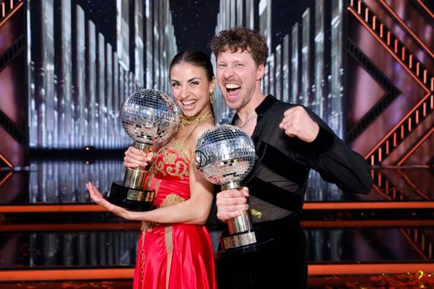 Entertainment Themen der Woche KW22 Bilder des Jahres 2025, Entertainment 05 Mai Entertainment Bilder des Tages Profitänzerin Ekaterina Leonova und Profitänzer Valentin Lusin gewinnen die Lets Dance Profi-Challenge 2025 in den MMC-Studios Ossendorf. Köln, 30.05.2025 NRW Deutschland Copyright: xChristophxHardtx