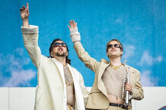 Bilder des Jahres 2025, Entertainment 06 Juni Entertainment Themen der Woche KW23 Entertainment Bilder des Tages Rock am Ring 2025, 6.6.2025 Secret Act 2: Roy Bianco & Die Abbrunzati Boys -- Mit dem Traditionsfestival Rock am Ring am Nürburgring in der Eifel startet in Deutschland die Festival-Saison. Das Festival feiert in diesem Jahr seinen 40. Geburtstag. Rock am Ring findet in diesem Jahr vom 6. bis 8. Juni statt. 100 Bands und Künstler stehen auf einer der vier großen Bühnen. Nürburg Nürburgring Rheinland-Pfalz Deutschland Copyright: xSebastianxDerixx
