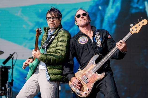 Bilder des Jahres 2025, Entertainment 06 Juni Entertainment Themen der Woche KW23 Entertainment Bilder des Tages Nuerburg GER, Rock am Ring 2025, Festival, 06.06.2025 Rivers Cuomo (l) und Scott Shriner (r) von Weezer GER, Rock am Ring 2025, Festival, 06.06.2025 Copyright: xEibner-Pressefoto DanielxREINELTx EP_DRT