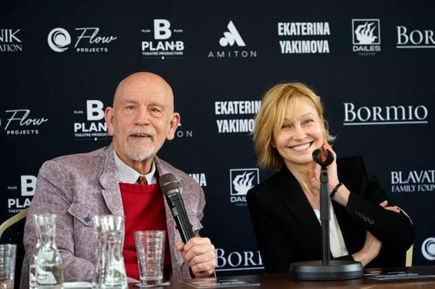 Bilder des Jahres 2025, Entertainment 06 Juni Entertainment Themen der Woche KW24 Entertainment Bilder des Tages John Malkovich und Ingeborga Dapkunaite bei einer Pressekonferenz anlässlich der Premiere des Theaterstücks In the Solitude of Cotton Fields - In der Einsamkeit der Baumwollfelder im The Westin Grand Hotel. Berlin, 09.06.2025