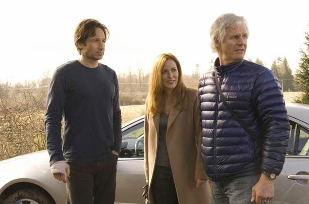 The X-Files: I Want to Believe - filmstill DAVID DUCHOVNY, GILLIAN ANDERSON & CHRIS CARTER (director producer co-writer ) on the set off The X-Files: I Want to Believe EDITORIAL USE ONLY Copyright: xCAP FBx