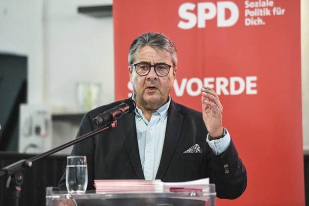 Sigmar Gabriel zu Gast auf Haus Wohnung ** NUR FÜR REDAKTIONELLE ZWECKE ** EDITORIAL USE ONLY **<p>Sigmar Gabriel zu Gast auf Haus Wohnung, am Dienstag, 17.06.2025 in Voerde-Möllen. Deutschland NRW Möllen Copyright: MarkusxJoosten