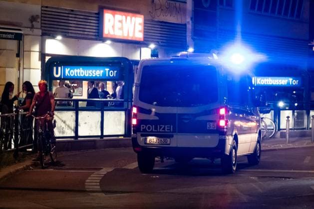 Polizeiwagen am Kottbusser Tor in Berlin am 19. Juni 2025. Kottbusser Tor in Berlin