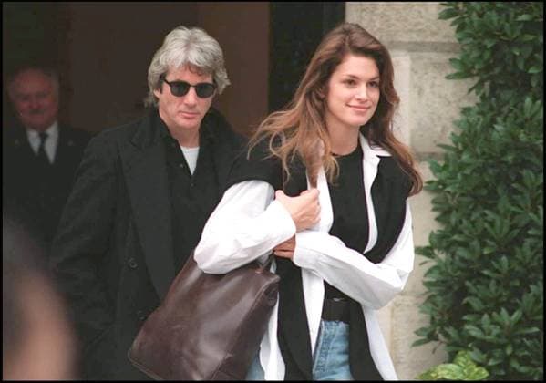 RICHARD GERE ET CINDY CRAWFORD SORTENT D UN HOTEL A PARIS Paris France Copyright: xCHARRIAUx xBESTIMAGExCHARRIAUx xBESTIMAGEx