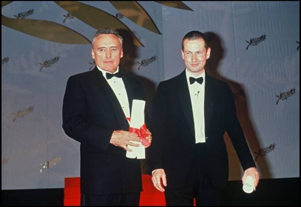 ARCHIVES - DENNIS HOPPER ET LARS VON TRIER AU FESTIVAL DE CANNES EN 1991, LARS VON TRIER RECOIT LE PRIX DU JURY POUR EUROPA France Copyright: xANGELI-RINDOFFx xBESTIMAGExANGELI-RINDOFFx xBESTIMAGEx