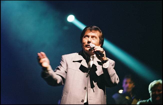 ARCHIVES - FRANK MICHAEL A L OLYMPIA EN 2001 Paris France Copyright: xCOADICxGUIRECx xBESTIMAGExCOADICxGUIRECx xBESTIMAGEx
