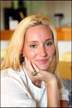 EXCLUSIF - RUBY STEWART (FILLE DE ROD ET DE KELLY EMBERG) POSENT POUR LA MARQUE DE BIJOUX DE GRISOGONO SUR UNE PLAGE DE PORTO CERVO EN SARDAIGNE EXCLUSIVE - RUBY STEWART (DAUGHTER OF ROD STEWART AND KELLY EMBERG) DURING A PHOTO SESSION FOR DE GRISOGONO JEWELS IN PORTO CERVO SARDINIA SARDAIGNE Italie Copyright: xDOMINIQUExJACOVIDESx xBESTIMAGExDOMINIQUExJACOVIDESx xBESTIMAGEx
