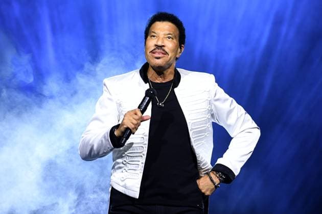 Entertainment Themen der Woche KW26 Bilder des Jahres 2025, Entertainment 06 Juni Entertainment Bilder des Tages Lionel Richie - Say Hello To The Hits 2025 am 24.06.2025 in der Rudolf Weber-Arena in Oberhausen Der US-amerikanische Soulsänger Lionel Richie steht am 24.06.2025 in der Rudolf Weber-Arena in Oberhausen auf der Bühne. For editorial use only!