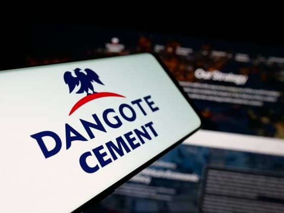 Illustrative editorial images in Germany - 05 Jun 2025 In this photo illustration, a smartphone with the logo of Nigerian materials company Dangote Cement plc is seen on screen in front of website. Germany Copyright: xTimonxSchneiderx xSOPAxImagesx TSCHNEIDER_52355 Dangote Cement P4832361