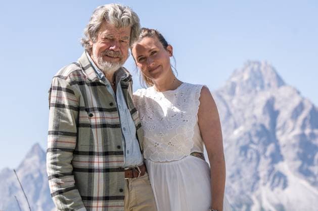 Entertainment Themen der Woche KW26 Bilder des Jahres 2025, Entertainment 06 Juni Entertainment Bilder des Tages Sexten 26.06.2025, Helmjet, Sexten, ITA, Eröffnung Reinhold Messner Haus, Medientermin, im Bild v.l. Reinhold und Diane Messner left to right: Reinhold and Diane Messner during a media event on the opening of the Reinhold Messner House at the Helmjet in Sexten, Austria on 2025 06 26. Expa