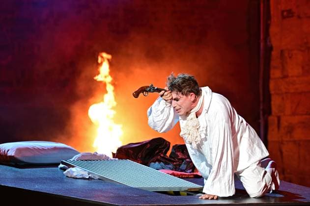 Entertainment Themen der Woche KW26 Bilder des Jahres 2025, Entertainment 06 Juni Die Räuber . Schauspieler David Jakobs während der Fotoprobe zur Inszenierung Die Räuber im Rahmen der Bad Hersfelder Festspiele am 26.06.2025 in der Stiftsruine Bad Hersfeld. 20250626MWI051000