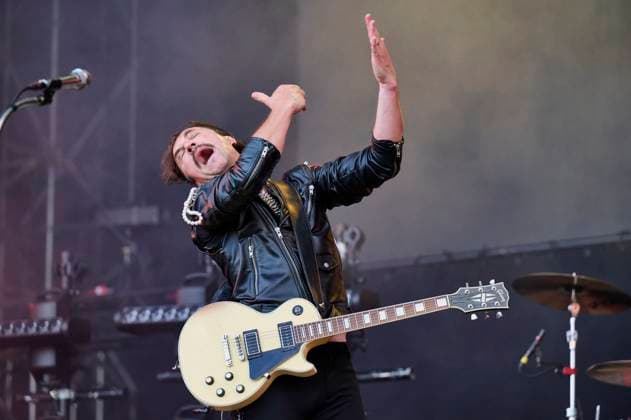 Bilder des Jahres 2025, Entertainment 06 Juni Adam Grahn von Royal Republic live auf dem Summerside Festival 2025 beim Flugplatz. Grenchen, 27.06.2025