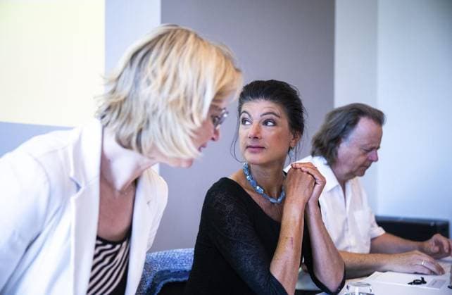 Bilder des Jahres 2025, News 06 Juni News Bilder des Tages SAHRA WAGENKNECHT (BSW) BESUCHT THÜRINGER BSW-FRAKTION MIT KATJA WOLF UND FRANK AUGSTEN ** NUR FÜR REDAKTIONELLE ZWECKE ** EDITORIAL USE ONLY **<p>30 06 2025-Erfurt : Parteichefin Sahra Wagenknecht besucht BSW Thüringen - Katja Wolf (BSW), Landesvorsitzende, Gernot Süßmuth (BSW), Landesvorsitzender und Frank Augsten (BSW), Fraktionsvorsitzender ( Deutschland Thueringen Erfurt Copyright: SaschaxFromm