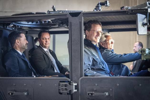 Bilder des Jahres 2025, News 07 Juli News Themen der Woche KW27 F-35-Rheinmetall-Werk am Airport Weeze ** NUR FÜR REDAKTIONELLE ZWECKE ** EDITORIAL USE ONLY **<p>Ministerpräsident hendrik Wüst eröffnet mit Rheimetall Vorstand Armin Papperger und Stephen OBryan Präsident Northrop Grumman International am Dienstag,01.Juli.2025 das Rheinmetall-Aviation-Werk am Flughafen in Weeze. Hier soll die Fertigung von Rumpfmittelteilen für das Kampfflugzeug F-35 Lightning 2 stattfinden. und Deutschland NRW Weeze Copyright: KaixKitschenberg