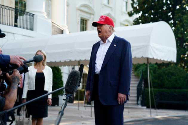 White House Coverage US President Donald Trump speaks to media as he leaves the White House, Washington, DC, USA, 01 July 2025. President Trump is due to visit a new immigration detention facility in the Everglades, Florida. EPA-EFE WILL OLIVER POOL WASHINGTON DC United States  Copyright: xPool ABACAx