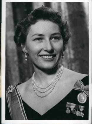 Prinzessin Astrid von Norwegen ist tot Erben Erbin Mitglieder des Königshauses Prominente 1958 – Ihre Königliche Hoheit Prinzessin Astrid von Norwegen: 25 Jahre am 12. Februar 1958. Das Foto zeigt das erste Bild von Prinzessin Astrid nach dem Tod ihres Großvaters König Haakon VII. Copyright: xUnitedxArchivesx xkpaxKeystonex 19600112_baf_k09_1875