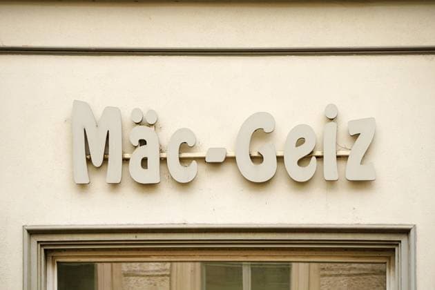 Mäc-Geiz, Firmenlogo über dem Eingang einer Filiale, deutscher Non-Food-Discounter