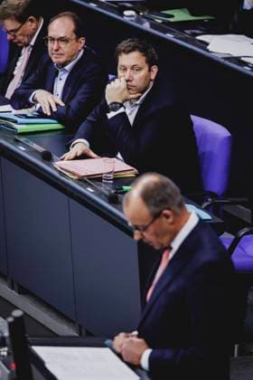 (R-L) Friedrich Merz (CDU), Bundeskanzler, Lars Klingbeil, Bundesminister der Finanzen, Alexander Dobrindt (CSU), Bundesminister des Innern, und Johann Wadephul (CDU), Bundesaussenminister, aufgenommen im Rahmen der Generaldebatte zum Haushalt 2025 im Deutschen Bundestag in Berlin, 09.07.2025. Berlin Deutschland Copyright: xFlorianxGaertnerx
