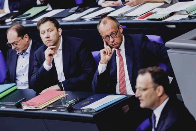 (R-L) Jens Spahn, Vorsitzender der CDU CSU-Fraktion im Deutschen Bundestag, Friedrich Merz (CDU), Bundeskanzler, Lars Klingbeil, Bundesminister der Finanzen, und Alexander Dobrindt (CSU), Bundesminister des Innern, aufgenommen im Rahmen der Generaldebatte zum Haushalt 2025 im Deutschen Bundestag in Berlin, 09.07.2025. Berlin Deutschland Copyright: xFlorianxGaertnerx