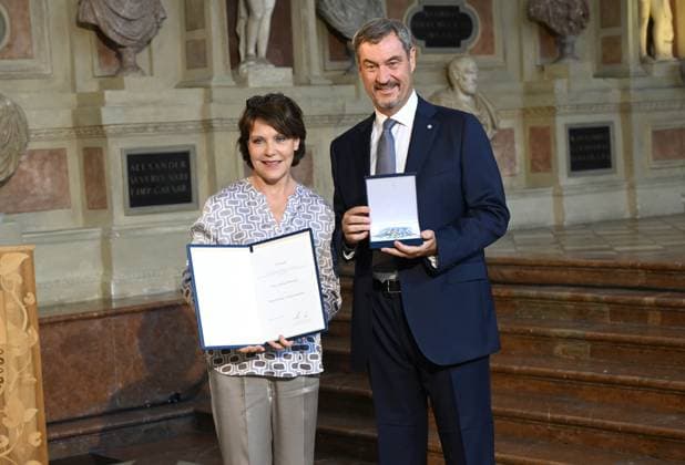 Janina Hartwig, Markus Söder Bayerischer Verdienstorden im Antiquarium der Residenz in München am 9. Juli 2025