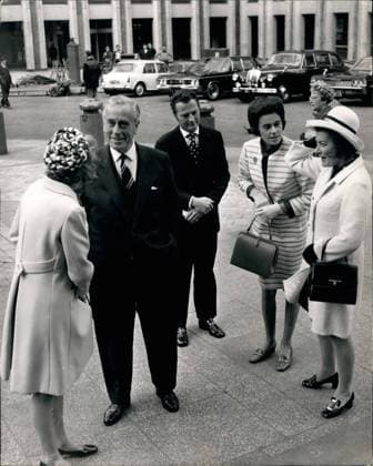 Erben Erbin Mitglieder des Königshauses Prominente 5. Mai 1969 – Jubiläumsgottesdienst des Save the Children Fund: Der Dankgottesdienst fand heute in der St. Paul s Cathedral statt. Das Foto zeigt Lord Louis Mountbatten, einen Freund (links), heute in St. Paul s – mit (von links nach rechts): Mr. David Hicks; Lady Brabourne und Lady Pamela Hicks. Copyright: xUnitedxArchivesx xkpaxKeystonex 19690505_baf_k09_043