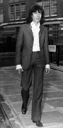 Der Bassgitarrist der Rolling Stones, Bill Wyman, 1936 - 9. Juli 1969 – London, England, Vereinigtes Königreich – BILL WYMAN, der Bassist der berühmten britischen Rockgruppe The Rolling Stones, der am längsten bestehenden Gruppe in der Geschichte des Rock ’n’ Roll. IM BILD: Bill Wyman geht durch die Straßen Londons. London England UK Copyright: xUnitedxArchivesx xkpaxKeystonex 19690709_kto_k09_635
