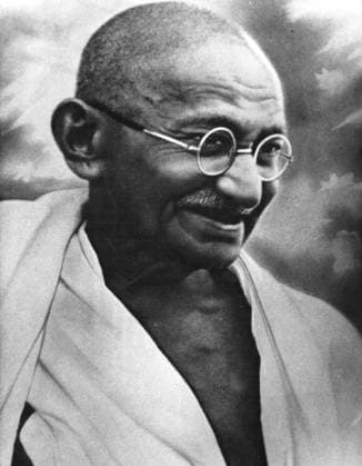 Religiöser Führer Mahatma Gandhi 1869 - 1948 23. September 1969 – Neu-Delhi, Indien – Der indische Politiker Mahatma Gandhi wurde 1869 in Westindien geboren. Seine Familie schickte ihn später zum Jurastudium nach London. In Südafrika setzte er sich unermüdlich für die Rechte der eingewanderten Inder ein und entwickelte dort sein Credo des passiven Widerstands gegen Ungerechtigkeit. Aufgrund der von ihm angeführten Proteste wurde er häufig inhaftiert. Bevor er nach Indien zurückkehrte, hatte er das Leben der Inder in Südafrika radikal verändert. New Delhi India Copyright: xUnitedxArchivesx xkpaxKeystonex 19690923_mab_k09_505