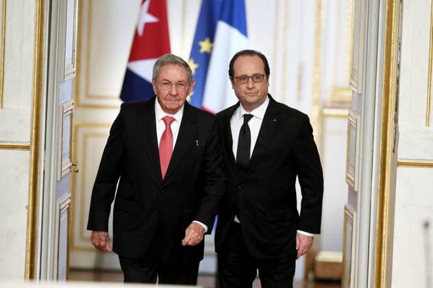 Raul Castro, François Hollande - Conférence de presse du président cubain Raul Castro et du président François Hollande au palais de l Elysée à Paris, le 1er février 2016. Dominique Jacovides Bestimage Press conference of Cuban President Raul Castro and President Francois Hollande at the Elysee Palace in Paris, France on february 1st, 2016. Paris France Copyright: xDOMINIQUExJACOVIDESx xBESTIMAGExDOMINIQUExJACOVIDESx xBESTIMAGEx