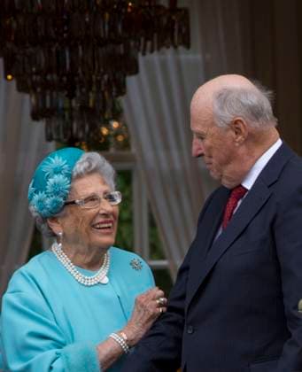 Prinzessin Astrid von Norwegen ist tot La princesse Astrid, le roi Harald - La famille royale de Norvège lors de la garden party du jubilé des 25 ans de règne du roi Harald de Norvège à Trondheim le 23 juin 2016. King Harald celebrates his 25 year jubilee as King of Norway in with a visit with King s Ship Norge and other members of the Royal Family in Trondheim Trondheim Norvège