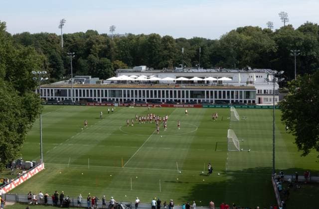 18.07.2025, xophax, 1.Fussball-Bundesliga 1.FC Köln Saison 2025 2026 Geissbockheim Training , Platz 1 , Spieler Grüngürtel Köln