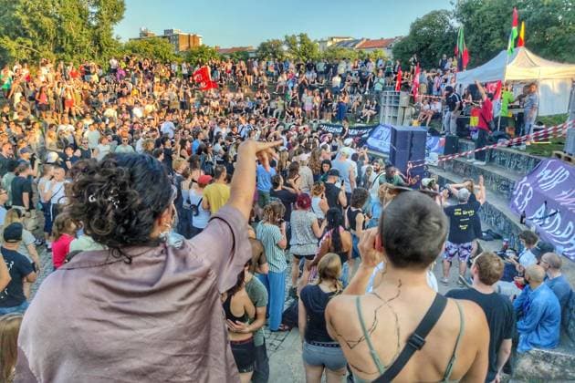 Berlin, Deutschland, 19.07.2025: Görlitzer Park: Rave against the Zaun : Demonstranten haben sich versammelt, um gegen den geplanten Zaun zu protestieren. Copyright: xdtsxNachrichtenagenturx dts_76643