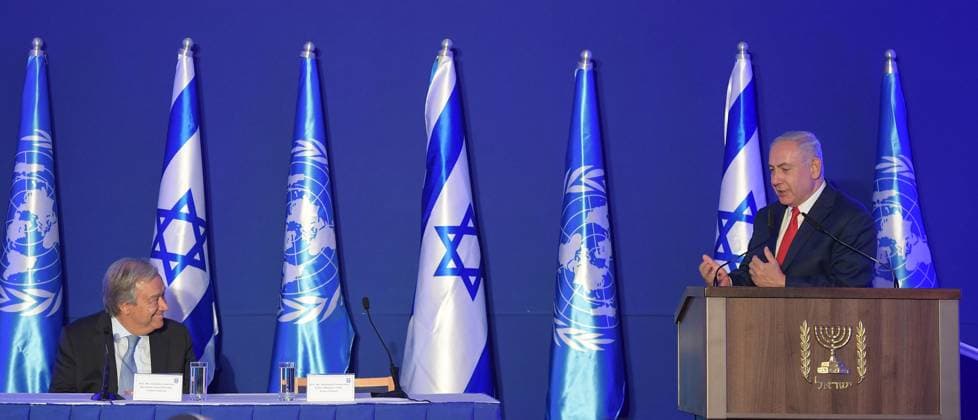 Le secrétaire général des Nations unies, Antonio Guterres lors de sa rencontre avec Benyamin Netanyahu, à Jérusalem, Israël, le 28 août 2017. Le secrétaire général de l ONU a tenté en vain de convaincre les dirigeants israéliens qu il a rencontrés de relancer des négociations de paix avec les Palestiniens au point mort depuis plus de trois ans. Une mission d autant plus difficile que Benyamin Netanyahu et son gouvernement ont d autres priorités. Prime Minister Benjamin Netanyahu with UN Secretary General António Guterres at the Israel Museum in Jerusalem. Jérusalem Israël Copyright: xGPOxviaxBestimagexGPOxviaxBestimagex