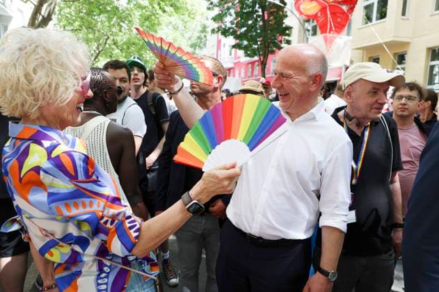 Bilder des Jahres 2025, News 07 Juli Kai Wegner beim 31. Lesbisch-schwulen Stadtfest am Nollendorfplatz. Berlin, 19.07.2025