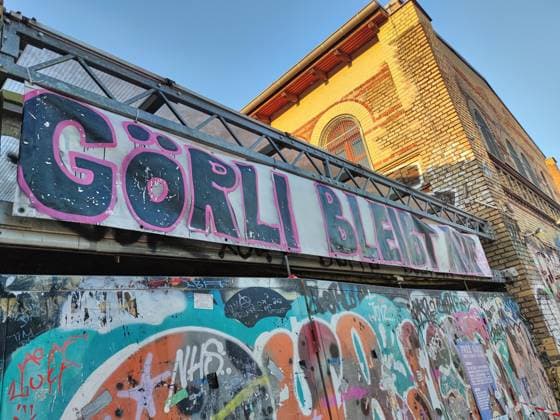 Berlin, Deutschland, 19.07.2025: Görlitzer Park: Free Görli - Rave against the Zaun : Auf einem Banner steht Görli bleibt auf Copyright: xdtsxNachrichtenagenturx dts_76661