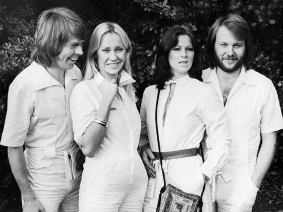 Popmusikgruppe ABBA 1972 - 1982 15. November 1976 London, England, Großbritannien Eine der dominierenden Kräfte im Bereich der Popmusik war die schwedische Gruppe ABBA, bestehend aus zwei Paaren, die zum mit Abstand erfolgreichsten Act des Jahrzehnts wurden. Im Bild: Während ihres Aufenthalts in London bei der Promotion des neuen Albums Arrival: Björn Ulvaeus, Agnetha Faltskog, Anni-Frid Lyngstad und Benny Andersson. London England UK