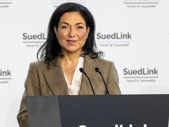 Katherina Reiche Bundesministerin für Wirtschaft und Energie Event: Ministerpräsident Dr. Markus Söder gemeinsam mit Katherina Reiche, Bundesministerin für Wirtschaft und Energie, sowie Dorothee Bär, Bundesministerin für Forschung, Technologie und Raumfahrt, am Festakt anlässlich des Baustarts der SuedLink-Stromleitung in Oerlenbach (Wilhelm-Hegler-Halle, Am Feuerstein 37), Deutschland, HMB Media Schumacher, bfischu, Copyright: HMBxMedia Schumacher