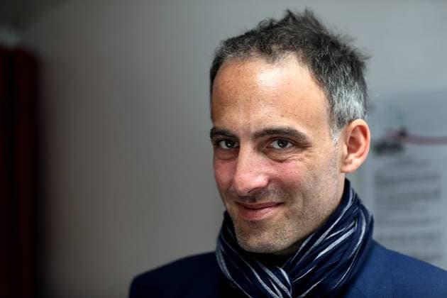 Raphaël Glucksmann, tête de liste PS-Place publique-Nouvelle Donne pour les élections européennes, en campagne dans le village de Créon, près de Bordeaux le 2 mai 2019. Il visite le village, salue les commerçants et rencontre des responsables d associations. Patrick Bernard Bestimage Créon France Copyright: xPATRICKxBERNARDx xBESTIMAGExPATRICKxBERNARDx xBESTIMAGEx