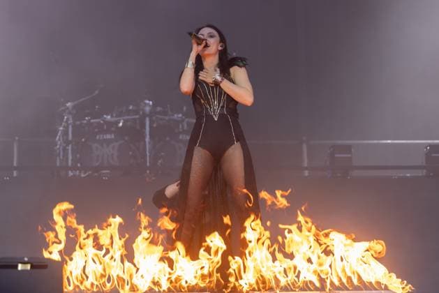 Bilder des Jahres 2025, Entertainment 07 Juli Beyond the Black Fans füllen das Infield beim Wacken open Air 2025 Das gesamte Infield füllte sich für einen der Headliner rasant bis zum Ausgang. Beyond the Black hat eine textsichere Fangemeinde, der weder Regen noch Sturm etwas anhaben konnten.Das Wacken Infield war damit genauso gut besucht, als würde die Sonne scheinen. Wacken Wacken Open Air Schleswig-Holstein Deutschland _5DL7484