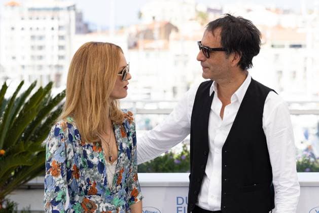 Vanessa Paradis, Samuel Benchetrit (réalisateur) au photocall du film Cette musique ne joue pour personne (Cannes première) lors du 74ème festival international du film de Cannes le 10 juillet 2021 Borde Jacovides Moreau Bestimage Photocall of the movie Cette musique ne joue pour personne during 74th Cannes Film Festival in Cannes on july 10th 2021 Cannes France Copyright: xJACOVIDES-BORDE-MOREAUx xBESTIMAGExJACOVIDES-BORDE-MOREAUx xBESTIMAGEx