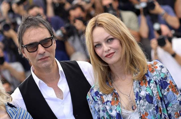 Vanessa Paradis, Samuel Benchetrit (réalisateur) au photocall du film Cette musique ne joue pour personne (Cannes première) lors du 74ème festival international du film de Cannes le 10 juillet 2021 Borde Jacovides Moreau Bestimage Photocall of the movie Cette musique ne joue pour personne during 74th Cannes Film Festival in Cannes on july 10th 2021 Cannes France Copyright: xJACOVIDES-BORDE-MOREAUx xBESTIMAGExJACOVIDES-BORDE-MOREAUx xBESTIMAGEx