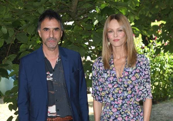 Samuel Benchetrit et Vanessa Paradis - Photocall du film Cette musique ne joue pour personne lors du 14ème Festival du Film Francophone d Angoulême. Le 28 août 2021 Coadic Guirec Bestimage Photocall of the film Cette musique ne joue pour personne during the 14th French Speak Film Festival of Angouleme, France. On August 28th 2021 Angoulême France Copyright: xCOADICxGUIRECx xBESTIMAGExCOADICxGUIRECx xBESTIMAGEx