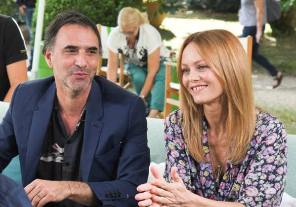 Samuel Benchetrit et Vanessa Paradis - Photocall du film Cette musique ne joue pour personne lors du 14ème Festival du Film Francophone d Angoulême. Le 28 août 2021 Coadic Guirec Bestimage Photocall of the film Cette musique ne joue pour personne during the 14th French Speak Film Festival of Angouleme, France. On August 28th 2021 Angoulême France Copyright: xCOADICxGUIRECx xBESTIMAGExCOADICxGUIRECx xBESTIMAGEx