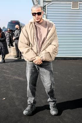 Exclusif - DJ Snake - Arrivées au défilé Balenciaga Automne Hiver 2022 2023 lors de la Fashion Week de Paris au Bourget à Paris, France, le 6 mars 2022. Da Silva-Perusseau Bestimage Exclusive - For Germany Call For Price - Arrivals at the Balenciaga Fall Winter 2022 2023 fashion show during Paris Fashion Week at Le Bourget in Paris, France, on March 6, 2022. Paris France Copyright: xPerusseaux-xDaxSilvax xBestimagexPerusseaux-xDaxSilvax xBestimagex