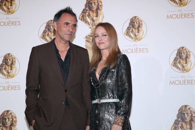 Vanessa Paradis et son mari Samuel Benchetrit (auteur et metteur en scène de la pièce « Maman » dans laquelle Vanessa est nominée) - 33ème « Nuit des Molières » aux Folies Bergère à Paris le 30 Mai 2022. Bertrand Rindoff Bestimage 33rd Molieres ceremony at Folies Bergeres on May 30, 2022 in Paris, France. Paris France Copyright: xBERTRANDxRINDOFFxPETROFFx xBESTIMAGExBERTRANDxRINDOFFxPETROFFx xBESTIMAGEx