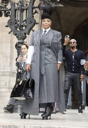 Janet Jackson - Arrivées au défilé Thom Browne Collection Femme Prêt-à-porter Printemps Eté 2023 lors de la Fashion Week de Paris (PFW), France, le 3 octobre 2022. Denis Guignebourg Bestimage Celebs attend the Thom Browne Womenswear Spring Summer 2023 show as part of Paris Fashion Week in Paris, France, on October 3rd, 2022. Paris France Copyright: xDenisxGuignebourgx xBestimagexDenisxGuignebourgx xBestimagex