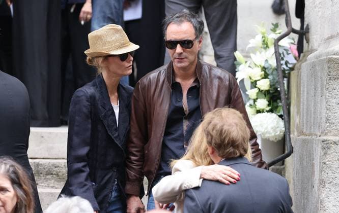 Vanessa Paradis et son mari Samuel Benchetrit - Sorties des célébrités aux obsèques de Jane Birkin en l église Saint-Roch à Paris. Le 24 juillet 2023 Jacovides-KD Niko Bestimage Funerals of the french singer Jane Birkin at Saint-Roch s church in Paris. On July 24th 2023 Paris France Copyright: xJacovides-KDxNikox xBestimagexJacovides-KDxNikox xBestimagex