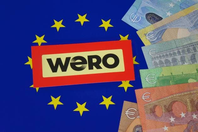 EU-Symbol mit Schriftzug Wero und verschiedene Geldscheine EU-Symbol mit Schriftzug Wero und verschiedene Geldscheine, 14.08.2025, Borkwalde, Brandenburg, Auf einem EU-Symbol befindet sich der Schriftzug Wero mit verschiedenen Geldscheinen.
