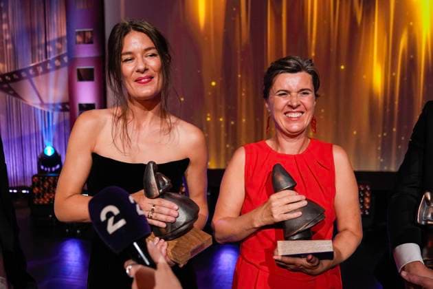 Amandaprisen 2025 Haugesund 20250816. Helga Guren (beste skuespiller i en hovedrolle) og Lilja Ingolfsdottir (beste norske film, beste manus og beste regi) under Amandaprisutdelingen i Festiviteten i Haugesund. Foto: Jan Kare Ness NTB Haugesund Norge 6noeLmZYhDA EDITORIAL USE ONLY Ref:_ENT6noeLmZYhDA.jpg Copyright: xJanxKarexNessx xNTBx