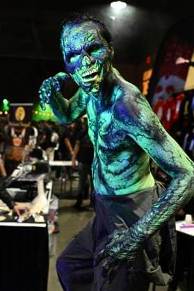 Cosplayer auf der Midsummer Scream - Halloween & Horror Convention im Long Beach Convention Center. Long Beach, 16.08.2025