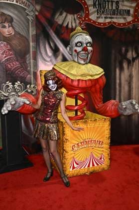 Cosplayer auf der Midsummer Scream - Halloween & Horror Convention im Long Beach Convention Center. Long Beach, 16.08.2025